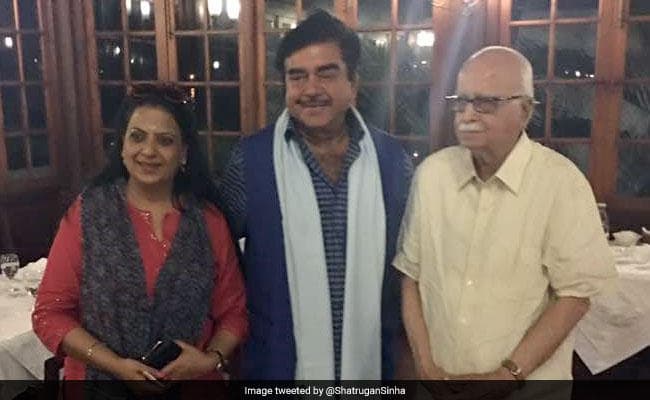 शत्रुघ्न सिन्हा ने आडवाणी को बताया पितातुल्य, ट्वीट कर कहा – आपने मेरा हमेशा सहयोग किया