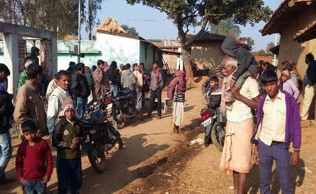झारखंड में भीड़ ने डकैत को पकड़कर हाथ, पैर काटा, पीट-पीट कर मार डाला