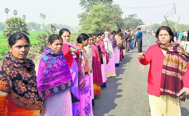 मानव श्रृंखला : कहीं ठंड से बेहोश हुए लोग, तो कहीं हादसे के शिकार हुए लोग