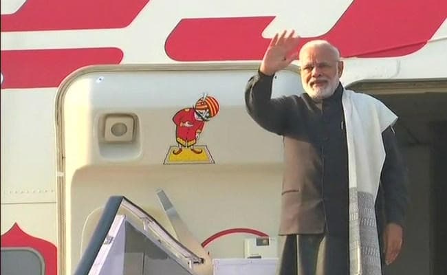 दावोस के लिए रवाना हुए PM नरेंद्र मोदी, दुनिया को दिखायेंगे भारत का दम