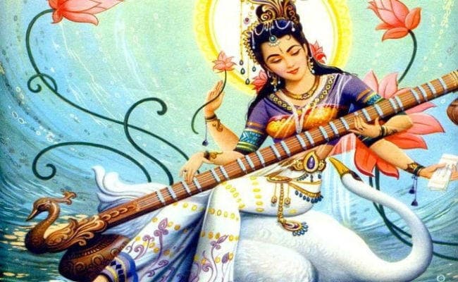 Saraswati Puja 2021: कैसे प्रकट हुईं मां सरस्वती और भगवान कृष्ण के किस वरदान के कारण घर-घर होती हैं विद्यादायिनी की पूजा?