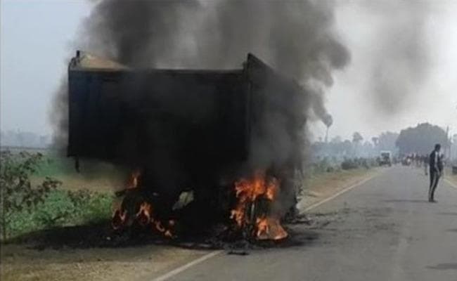 बिहार : पटना के मसौढ़ी में डंफर ने 4 छात्रों को कुचला 2 की मौत, हंगामा और आगजनी