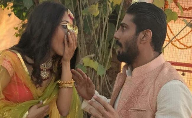 प्रतीक बब्बर ने गर्लफ्रेंड सान्या संग की सगाई, जानें कब होगी शादी ?