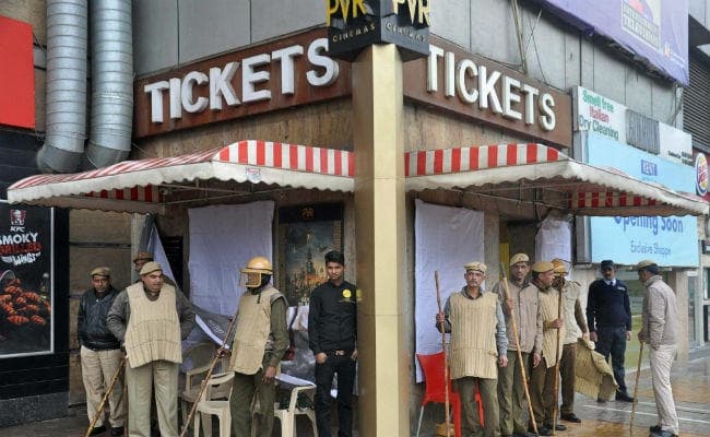 पद्मावत विवाद: शहर-शहर में बवाल, 40 गाडियां फूंकी, झारखंड में अलर्ट जारी