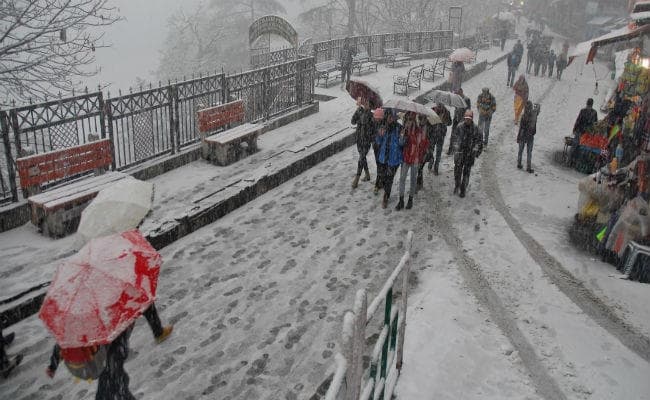 पहाड़ों पर बर्फबारी से फिर कांपा उत्तर भारत, कोहरे के कारण कई ट्रेनें रद्द, जानें झारखंड-बिहार का हाल