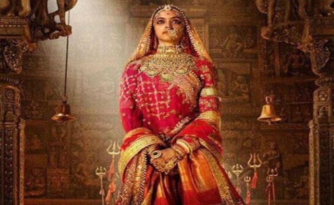 मीडिया की राय : ‘पद्मावत’ कल होगी रिलीज, सिनेमैटोग्राफी शानदार, अभिनय जबरदस्त, लेकिन विवाद पर है लोगों का ध्यान