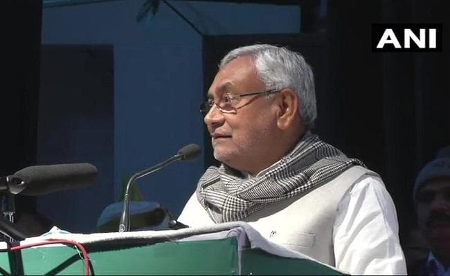 चारा घोटाला : लालू को 5 साल की सजा, नीतीश ने कहा- कोर्ट के फैसला पर ''नो कमेंट''