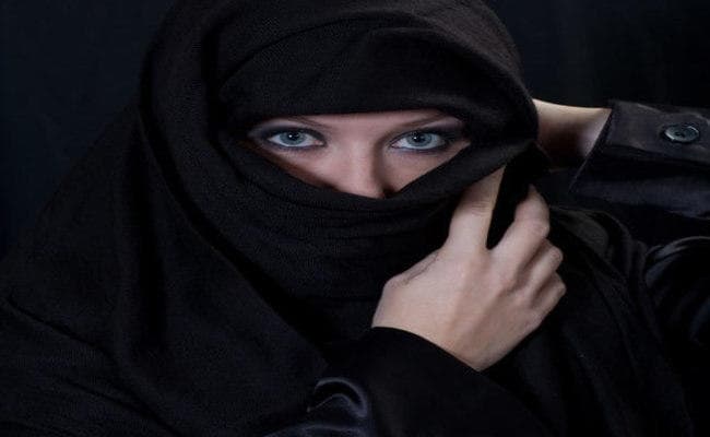 Republic Day पर कश्मीर घाटी में हाई अलर्ट जारी, पुलिस ने महिला फिदायीन हमले की जतायी आशंका