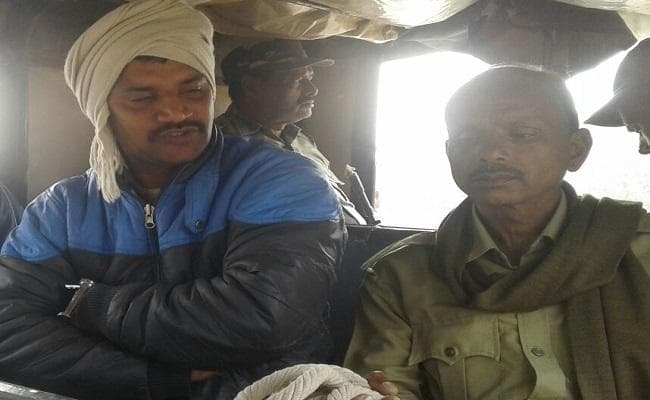 बिहार : नक्सली के नाम पर शिक्षिका से लेवी मांगने वाला शिक्षक गिरफ्तार