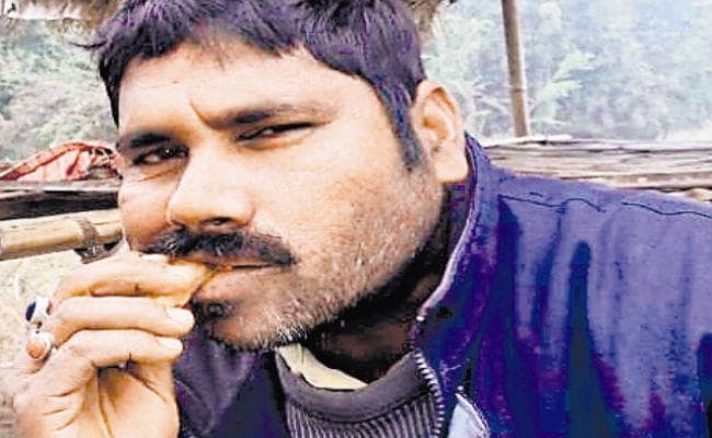 बिहार : जानिए इस अजूबा इंसान के बारे, पिछले 10 वर्षों से खा रहा रोज एक ईंट, पहले खाता था कोयला
