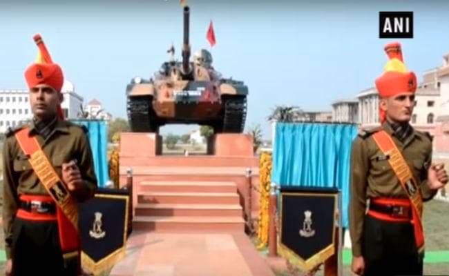 भारत-पाक युद्ध में शामिल टैंक T-55 को सेना ने आजम खान को दिया गिफ्ट, देखें वीडियो