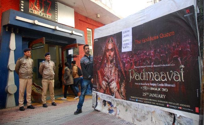 संगीन के साये में ‘पद्मावत'', ओवैसी ने कहा - मोदी का 56 इंच का सीना केवल मुस्लिमों के लिए