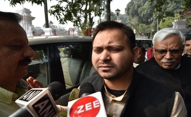 तेजस्वी ने नीतीश को दी यह उपाधि, उसके बाद कहा- यह ऐसे ही यू टर्न मारते हैं