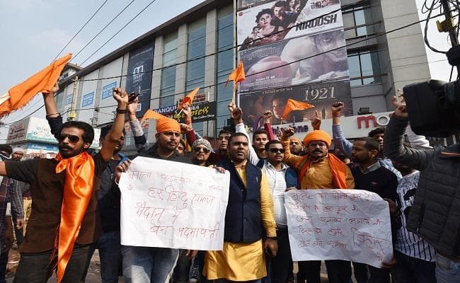 ''पद्मावत'' पर बिहार में फसाद जारी, प्रदर्शन और तोड़-फोड़ करने वालों के खिलाफ सख्ती से निपटने के आदेश