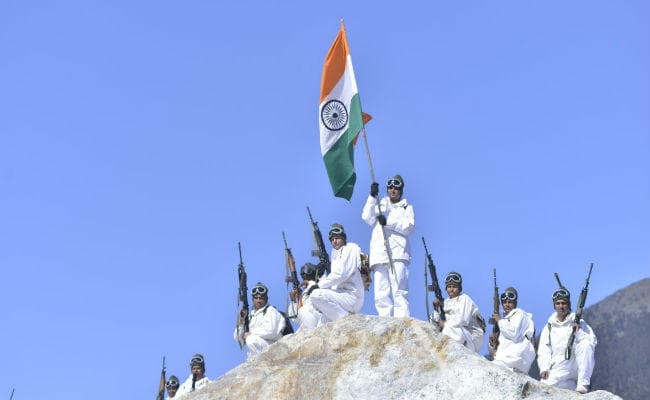 #ITBP : माइनस 30 डिग्री तापमान भी तिरंगा फहराने से नहीं रोक पाया भारत के सपूतों को, देखें वीडियो