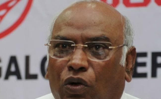 राहुल के बाद अब खड़गे विवाद, गणतंत्र दिवस के अवसर पर राष्ट्रपति के ''एट होम'' में नहीं मिला निमंत्रण