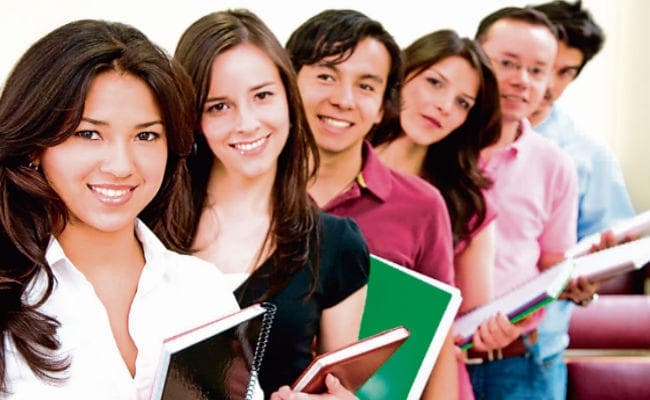 SBI में जूनियर एसोसिएट के 7200 पदों पर होगी सीधी भर्ती, आवेदन करने के लिए यहां क्लिक करें