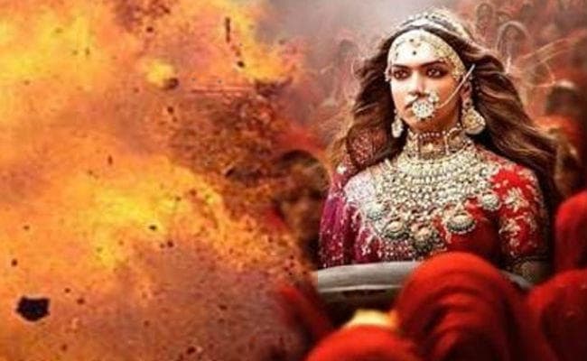 पद्मावत : कर्नाटक में विरोध प्रदर्शन के दौरान थियेटर पर फेंका बम, वहीं बस में आग लगाने मामले में 8 गिरफ्तार