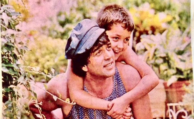 10 साल की उम्र में ही कैमरा फेस करने लगे थे बॉबी देओल, बचपन में दिखते थे ऐसे