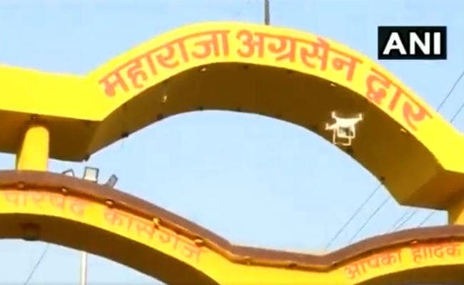 UP : ड्रोन से कासगंज में हालात पर नजर रख रही पुलिस, इलाके में तनावपूर्ण शांति, देखें वीडियो