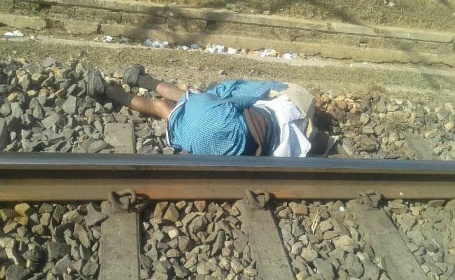 धनबाद - गया रेलखंड पर रेल से कटकर चलकुशा के शख्स की मौत