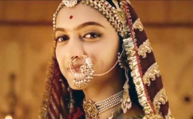 Box Office : 100 करोड़ का आंकड़ा पार करने को बेताब है ''पद्मावत'', जानिये तीन दिन में कितने बटोरे...?