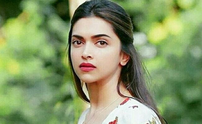 पद्मावत देखने के बाद भावुक हुए दीपिका के पैरेंट्स