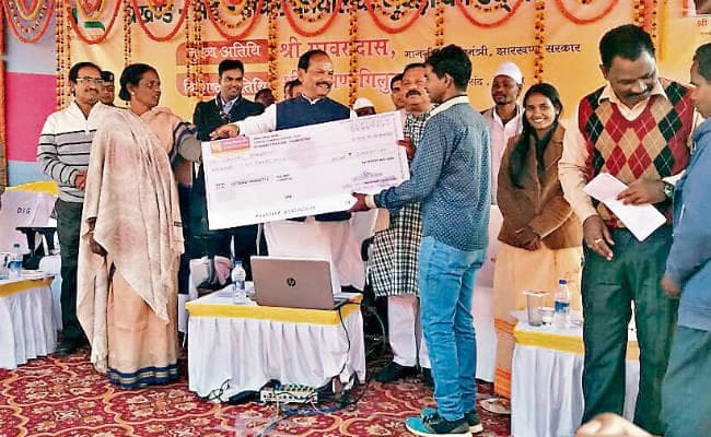 झारखंड : बंदूक नहीं, विकास से बदलेगी व्यवस्था : सीएम