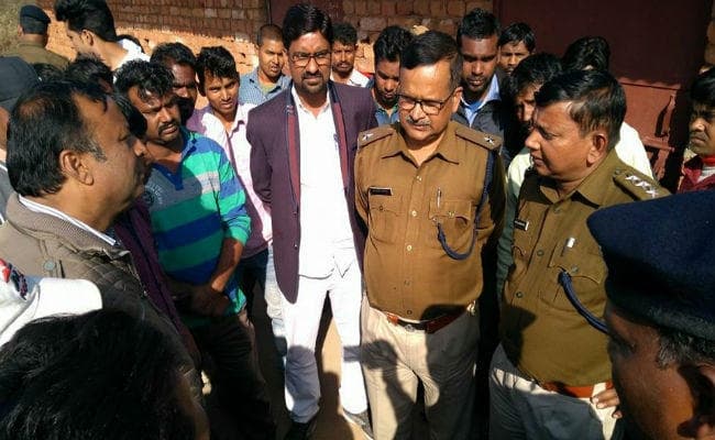 रामगढ़ : समाहरणालय परिसर में शख्स की हत्या, भारी चीज से किया गया था वार