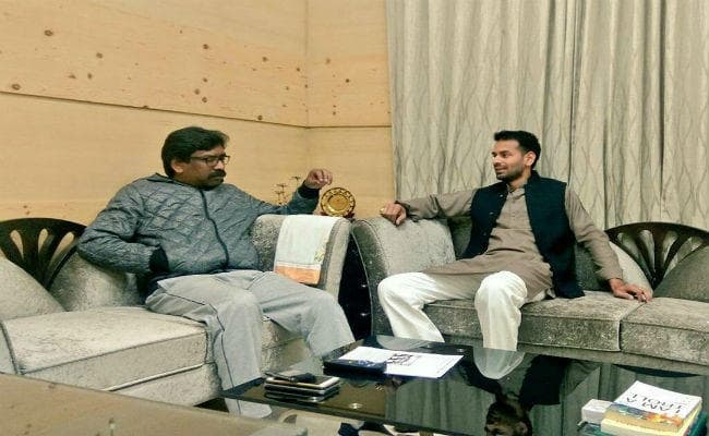 हेमंत से मिलकर बोले तेज प्रताप - सामंती सरकार के खिलाफ समाजवाद की ताकत रखेंगे बरकरार