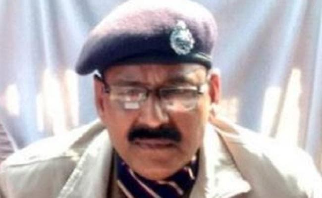 कासगंज हिंसा : योगी सरकार की बड़ी कार्रवाई, SP सुनील सिंह पर गिरी गाज, पीयूष श्रीवास्तव होंगे नये कप्तान