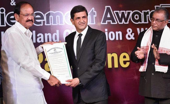 प्रकाश पादुकोण को भारतीय बैडमिंटन संघ ने दिया पहला ''लाइफटाइम अचीवमेंट'' पुरस्कार