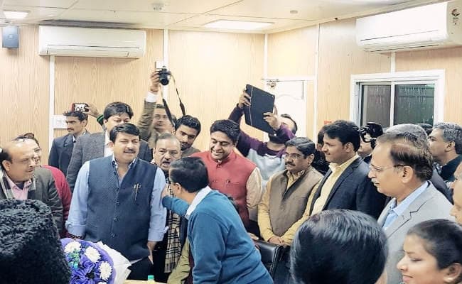 दिल्ली : सीलिंग मुद्दे पर अरविंद केजरीवाल सरकार जायेगी सुप्रीम कोर्ट, मुख्यमंत्री के घर पर हुई भिड़ंत