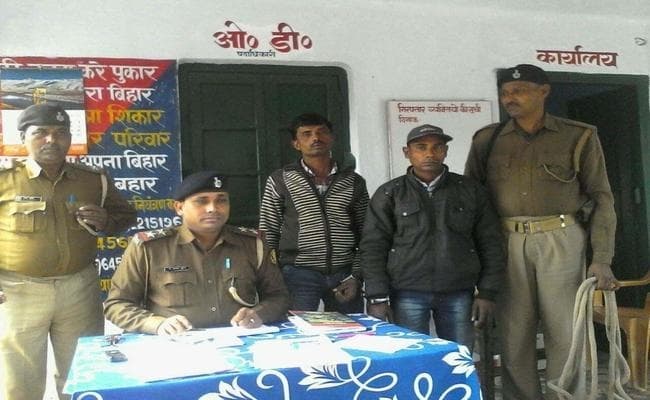 शादी के बहाने नाबालिग का हो रहा था सौदा, गांव वाले पहुंचे तो...