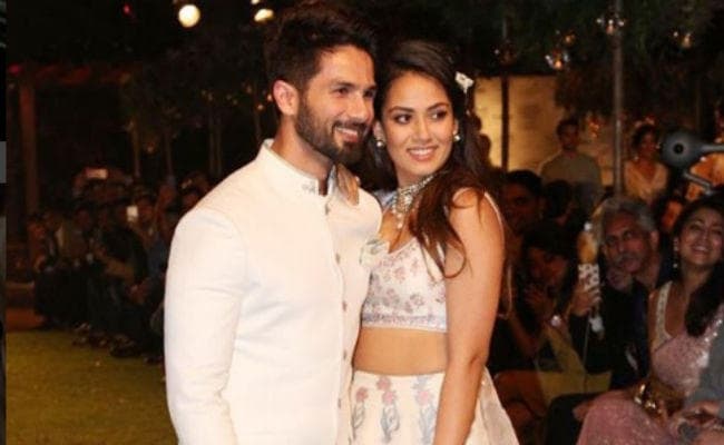 LAKME FASHION WEEK 2018: पहली बार पत्‍नी मीरा राजपूत संग रैंप पर उतरे शाहिद कपूर, देखें तसवीरें