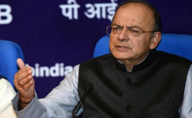 बजट 2018 :  मिडिल क्लास पर ऐसे बढ़ेगा टैक्स बोझ, गांव-गरीब को ऐसे मिलेगी राहत