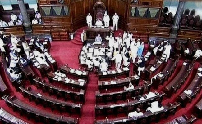 राज्यसभा में कासगंज हिंसा की गूंज, वेल में पहुंचे विपक्ष के सांसद