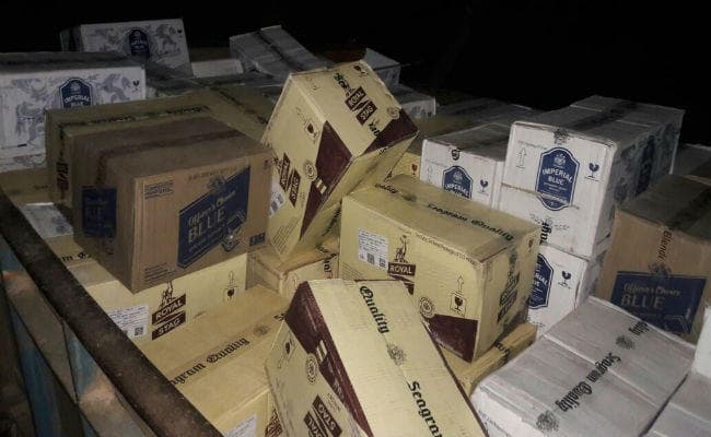 जंगल के बीच गांव में छिपाकर रखी गयी थी शराब, पुलिस ने यूं पकड़ा
