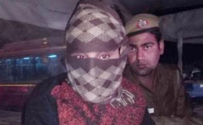 दिल्ली में एनकाउंटर के बाद 70 हजार का इनामी शार्प शूटर तनवीर समेत 2 बदमाश गिरफ्तार, एक फरार