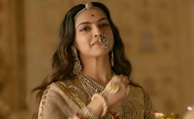 Box Office: 200 करोड़ से महज इतनी दूर ''पद्मावत'', जानें कमाई ?