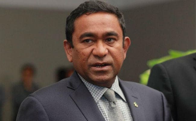 मालदीव में गहराया संकट, सेना ने संसद घेरा, राष्‍ट्रपति यामीन ने सुप्रीम कोर्ट का आदेश मानने से किया इनकार