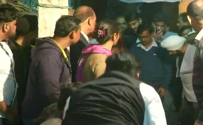 केजरीवाल ने अंकित के परिवार से मुलाकात की, कानूनी मदद का आश्वासन दिया