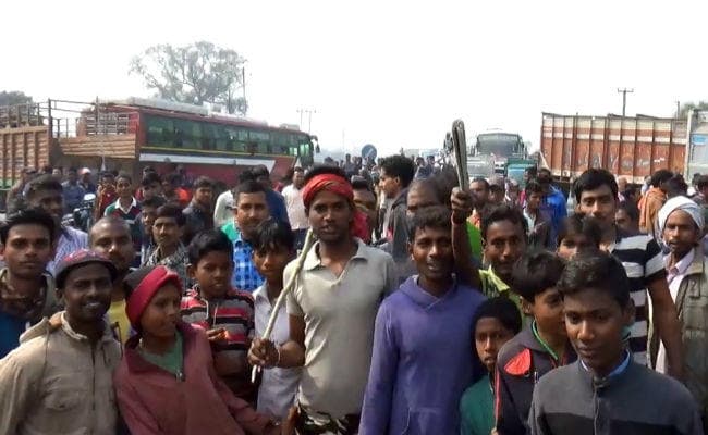 VIDEO : हाजीपुर में इंटर परीक्षार्थी को बोलेरो ने कुचला, हंगामा और बवाल