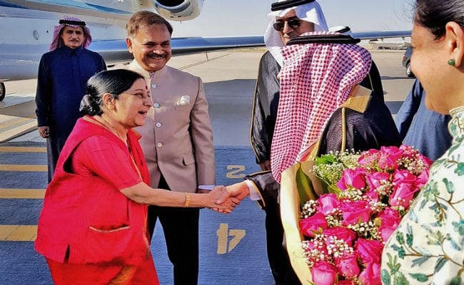 तीन दिवसीय दौरे पर सऊदी अरब पहुंचीं सुषमा स्वराज