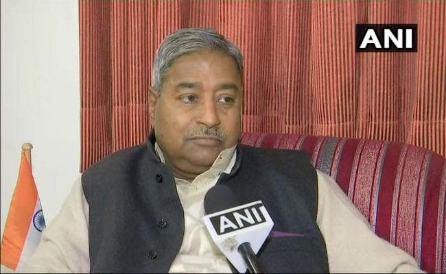 असदुद्दीन ओवैसी की मांग- हमें पाकिस्तानी कहने वालों को जेल में डालिए, बोले कटियार- पाकिस्तान जाओ