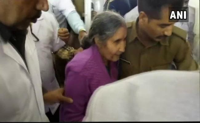 बाल-बाल बचीं पीएम मोदी की पत्नी जसोदा बेन, सड़क दुर्घटना में गंभीर रूप से घायल, एक की मौत