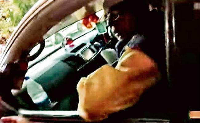 झारखंड : रिम्स कैंपस की घटना, सड़क की दुर्दशा बताने गये डॉक्टर को स्वास्थ्य मंत्री ने दिया धक्का