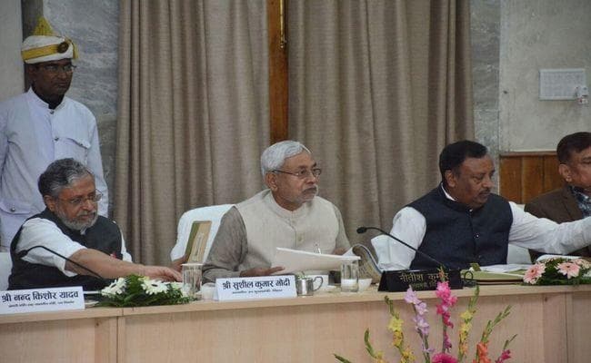 CM नीतीश ने की पटना में समीक्षा बैठक, अधिकारियों को दिये जरूरी और आवश्यक निर्देश