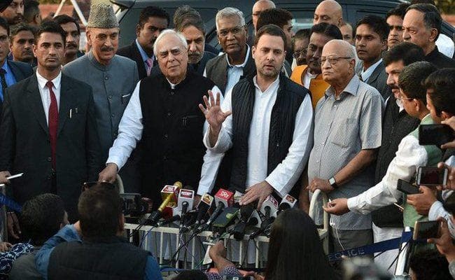 राष्ट्रपति से मिला पूरा विपक्ष, जज लोया मौत की जांच एसआइटी से कराने की मांग