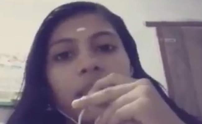 फेसबुक पर बेटी की गुहार : सीपीएम के लोग कर देंगे मेरे पिता की हत्या